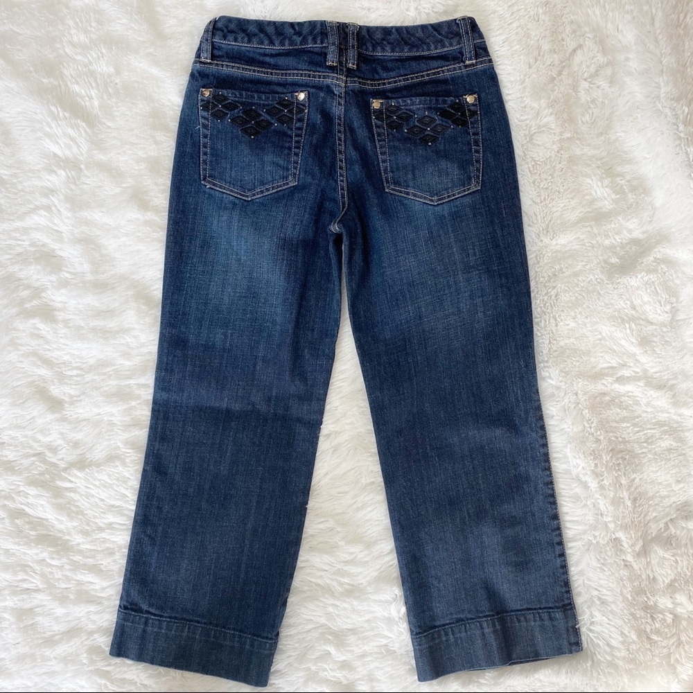 WHBM Blanc Medium Wash Capris Size: 2 - Picture 3 of 6